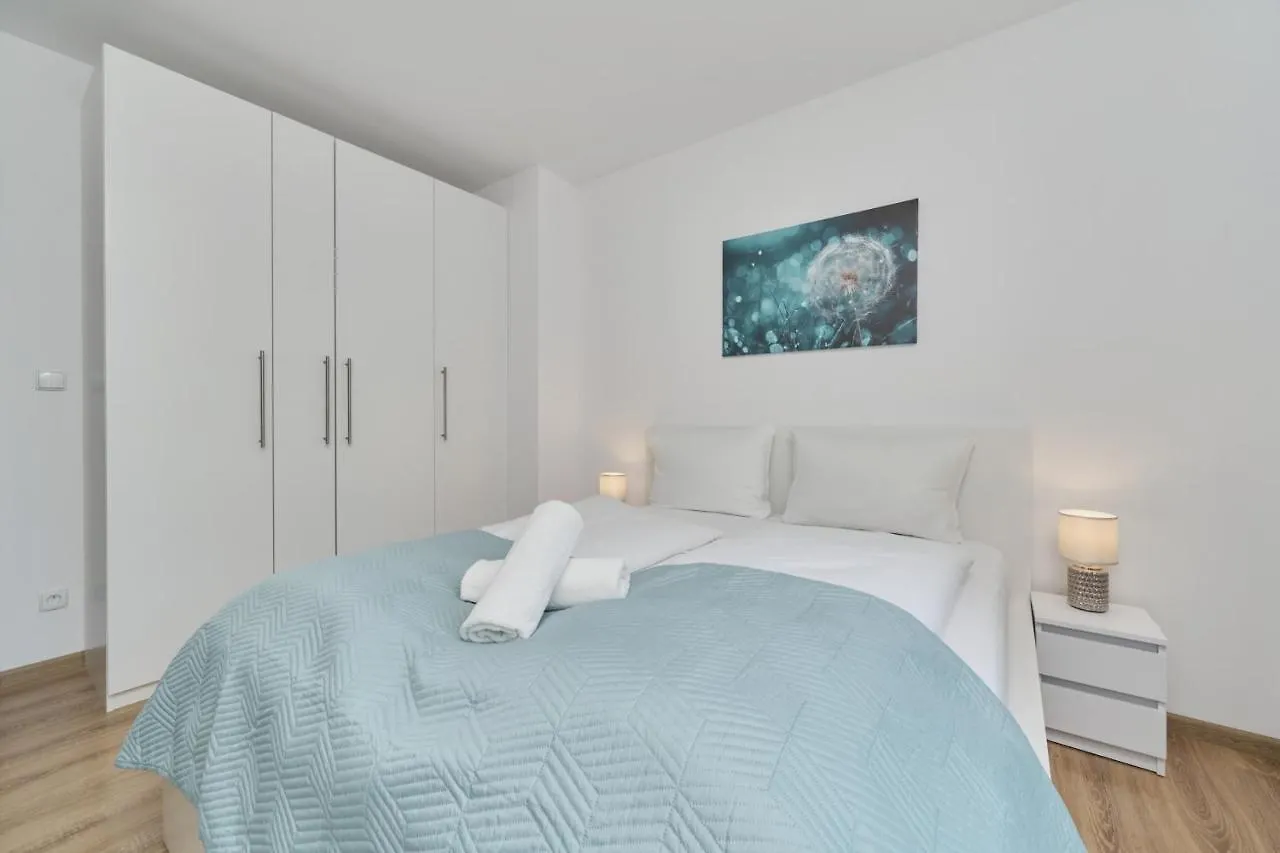 Spacious Apartment With Balcony Near The Slavic Hill Wroclaw By Renters Prestige 0*,
