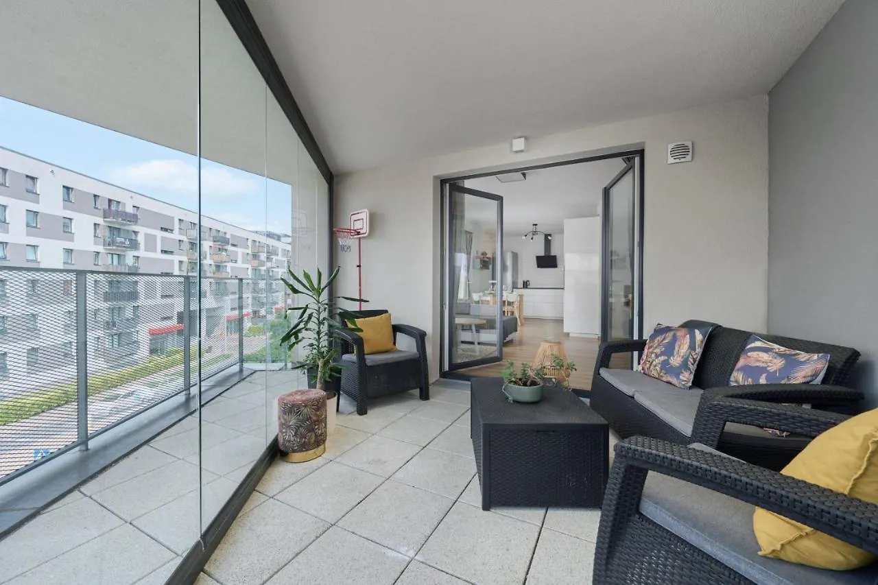 Spacious Apartment With Balcony Near The Slavic Hill Wroclaw By Renters Prestige