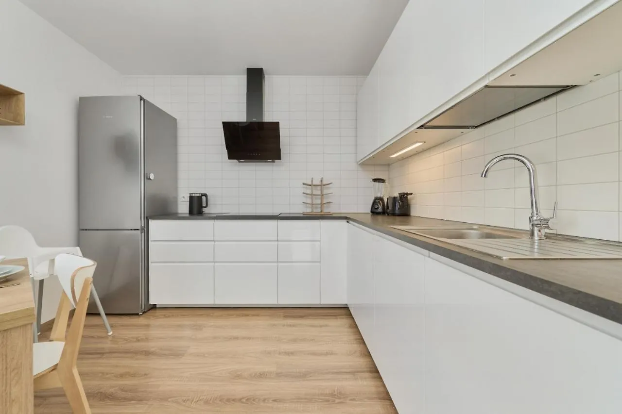 Spacious Apartment With Balcony Near The Slavic Hill Wroclaw By Renters Prestige Polsko