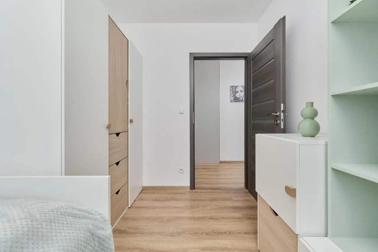 Spacious Apartment With Balcony Near The Slavic Hill Wroclaw By Renters Prestige
