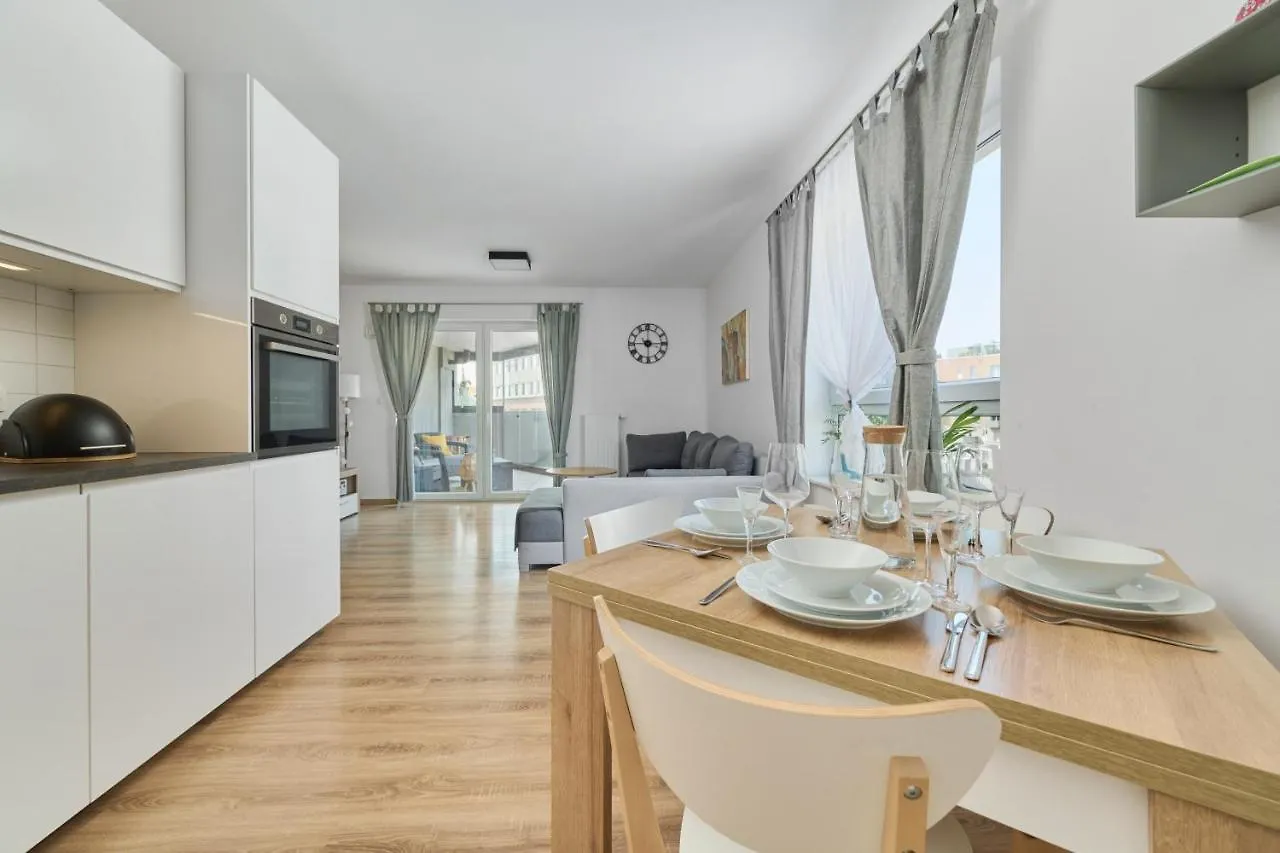 Spacious Apartment With Balcony Near The Slavic Hill Wroclaw By Renters Prestige 0*,  Polsko