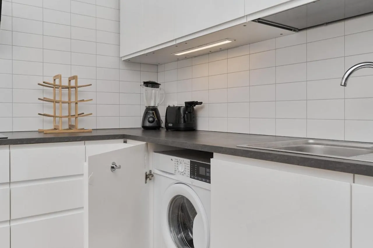 Spacious Apartment With Balcony Near The Slavic Hill Wroclaw By Renters Prestige