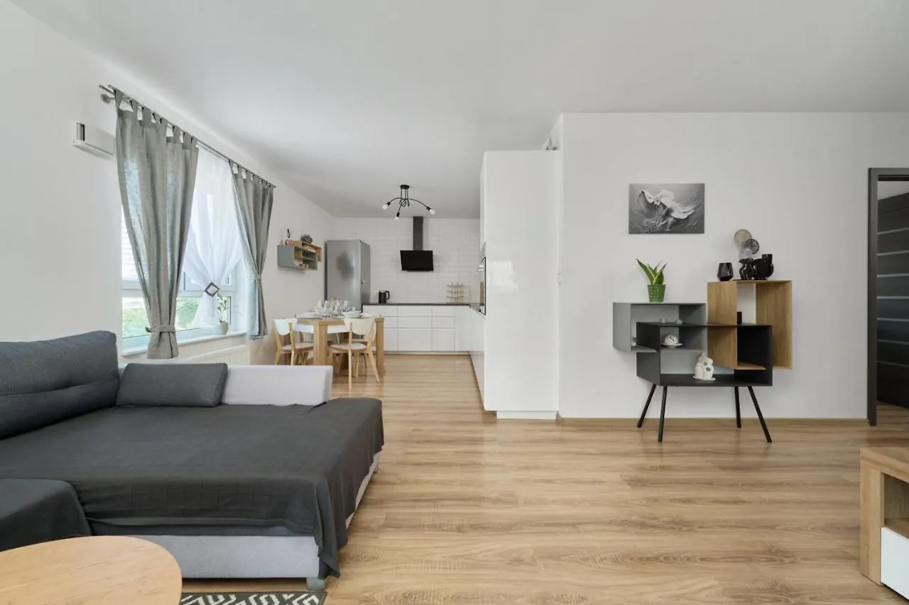 Spacious Apartment With Balcony Near The Slavic Hill Wroclaw By Renters Prestige