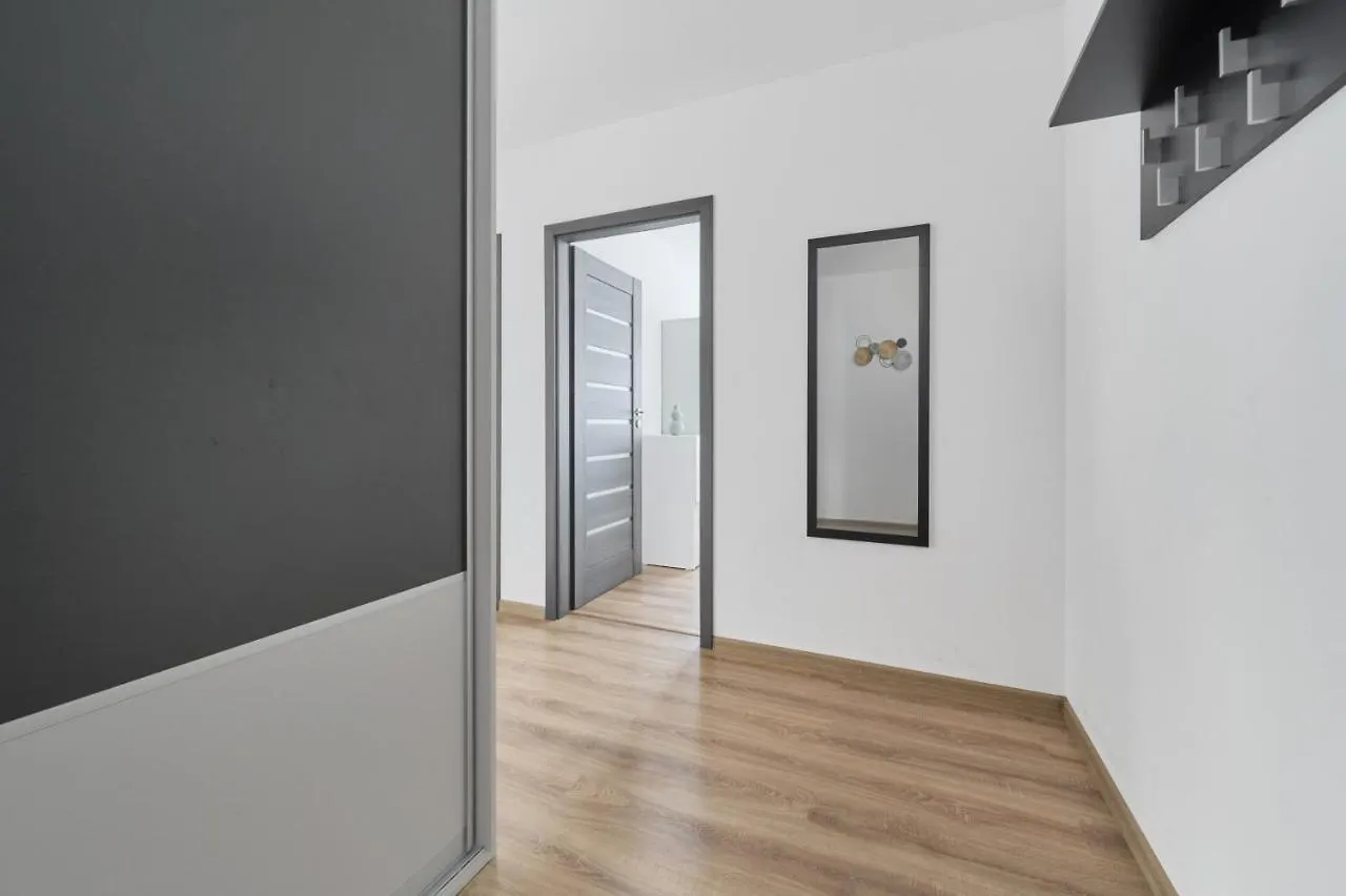 Spacious Apartment With Balcony Near The Slavic Hill Wroclaw By Renters Prestige Polsko