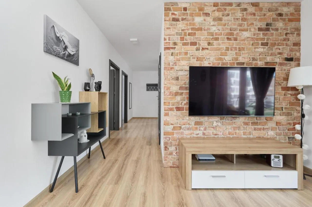 Spacious Apartment With Balcony Near The Slavic Hill Wroclaw By Renters Prestige