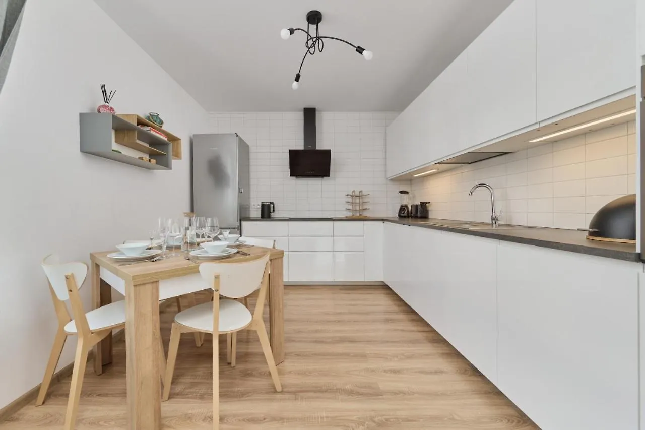 Spacious Apartment With Balcony Near The Slavic Hill Wroclaw By Renters Prestige
