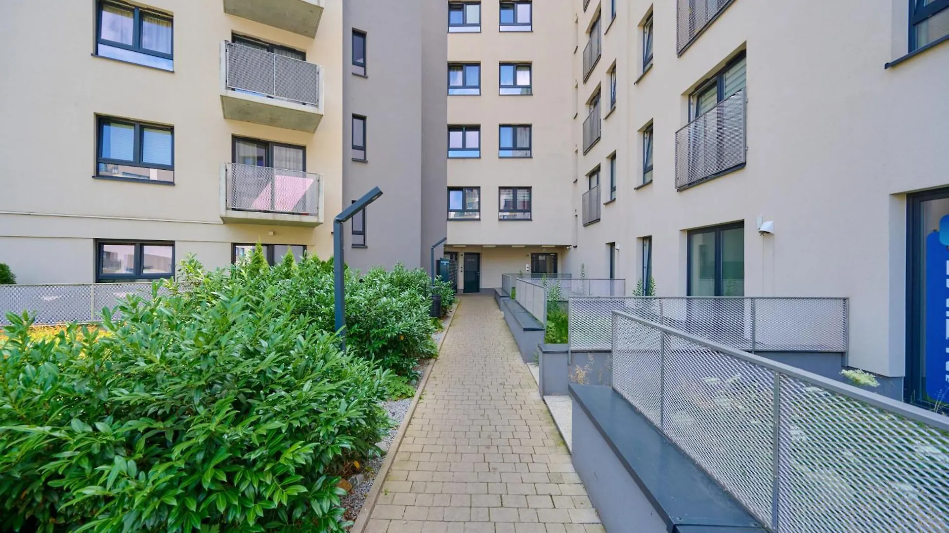 Spacious Apartment With Balcony Near The Slavic Hill Wroclaw By Renters Prestige 0*,  Polsko