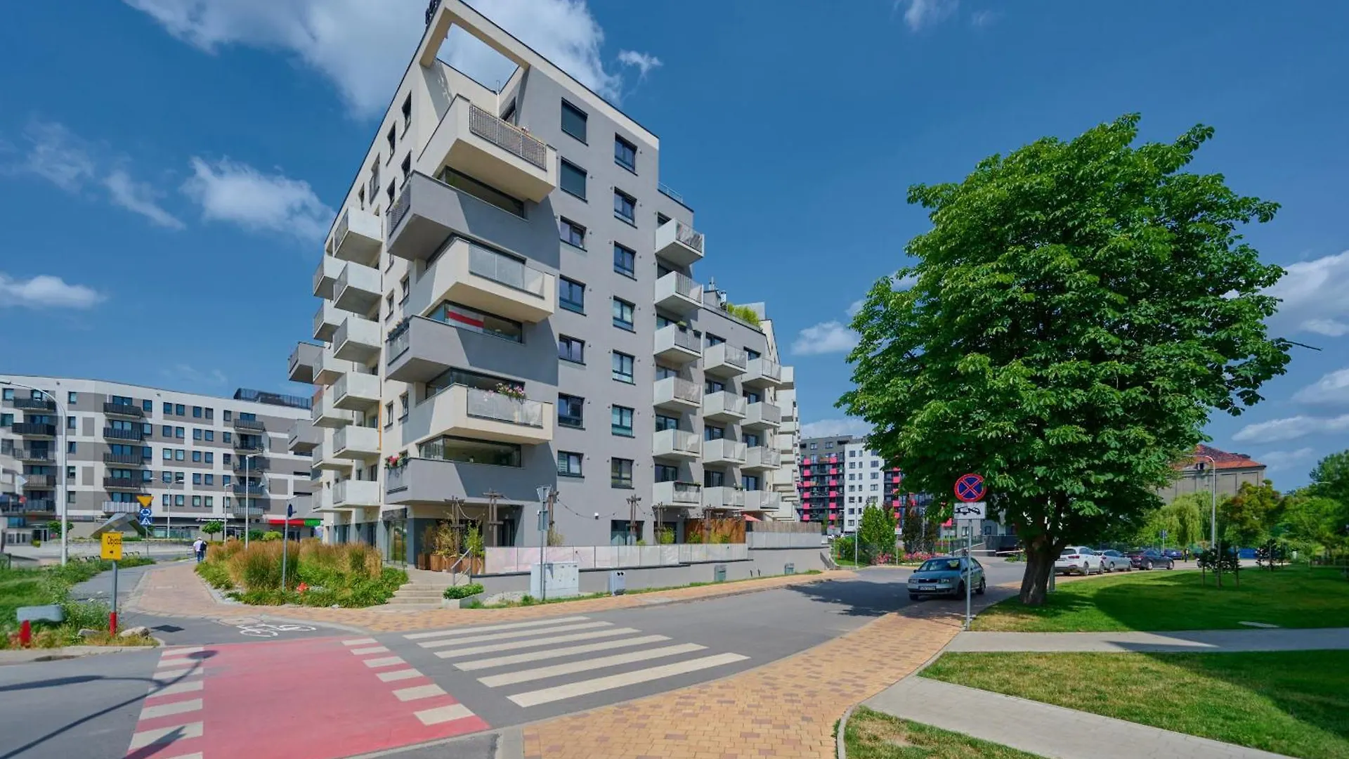 Spacious Apartment With Balcony Near The Slavic Hill Wroclaw By Renters Prestige